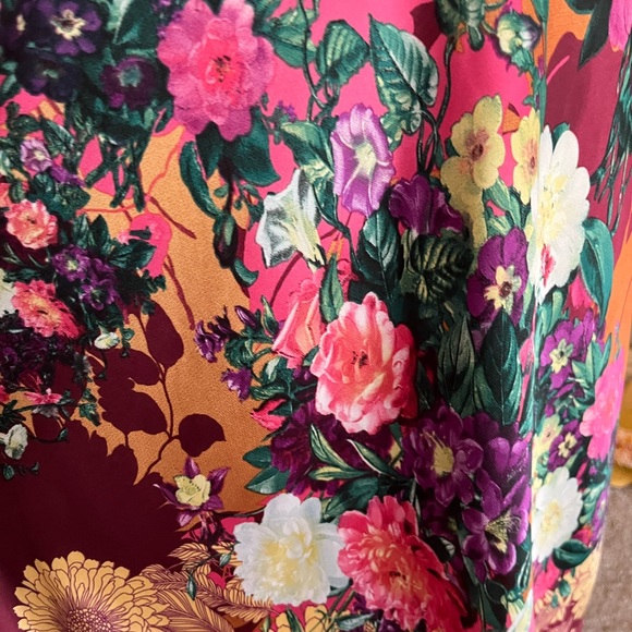 Beautiful Floral Dress - Picture 4 of 5